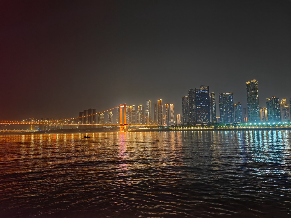 江滩游轮 (2).jpg