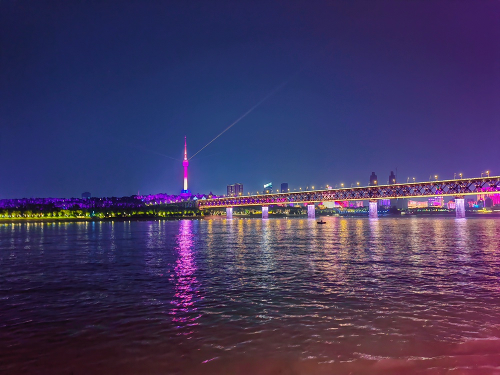 江滩游轮 (1).jpg
