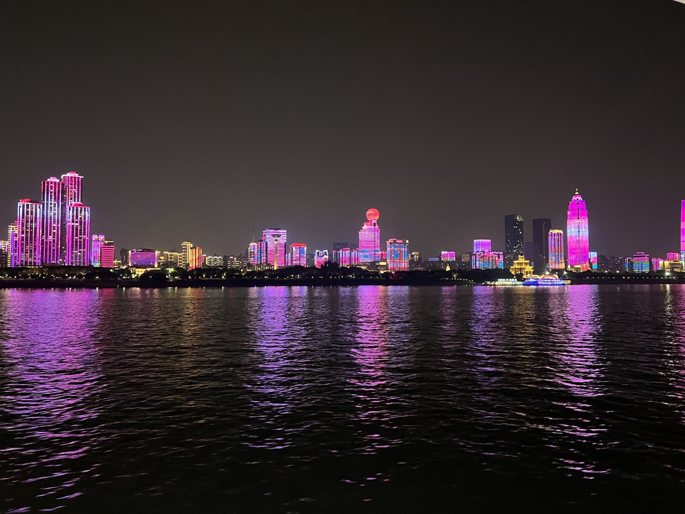 江滩游轮 (3).jpg